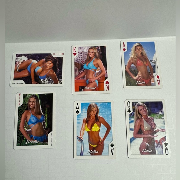 HOOTERS Calendar Playing Cards 52 Girls + 2 Wild 9th Edition Series 2 - Picture 2 of 5
